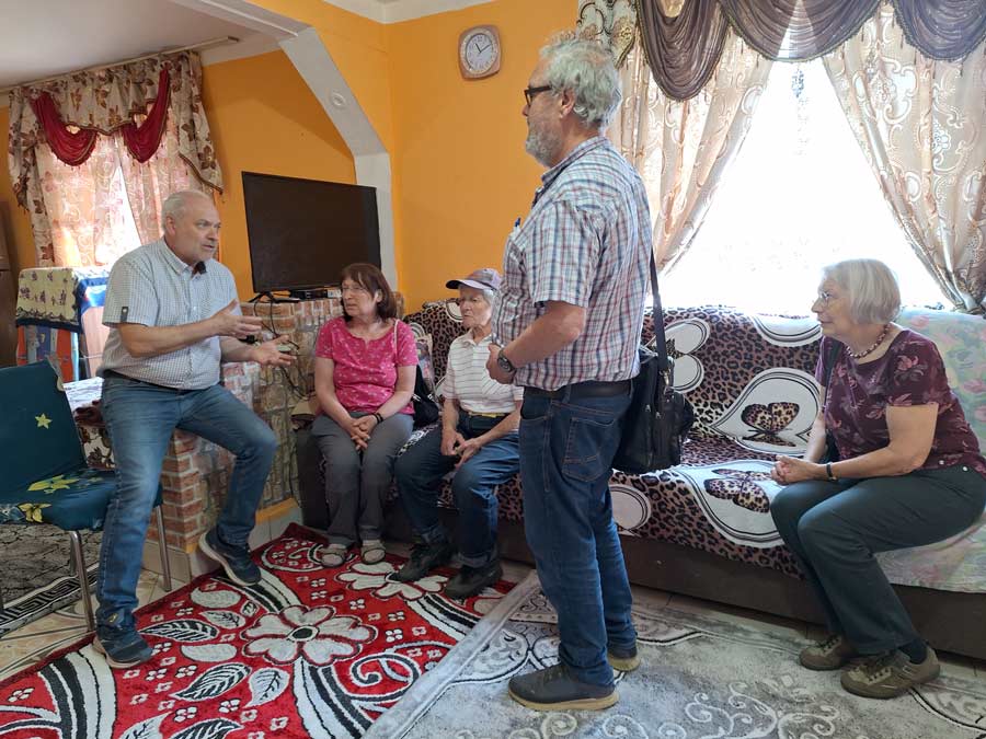 im Wohnzimmer der Familie Budi